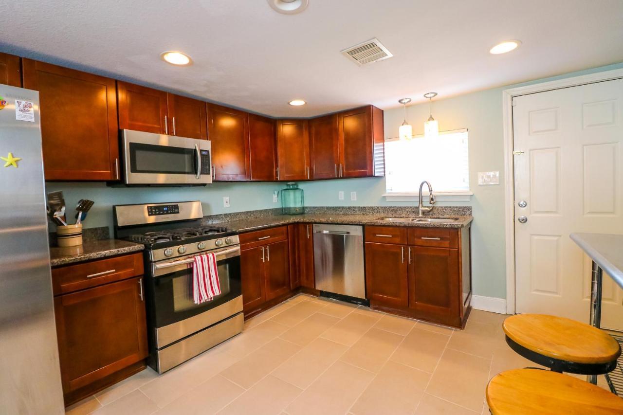 Perfect Location Spacious Yard Coffee Bar At This Lovely Beach Home Galveston Zewnętrze zdjęcie